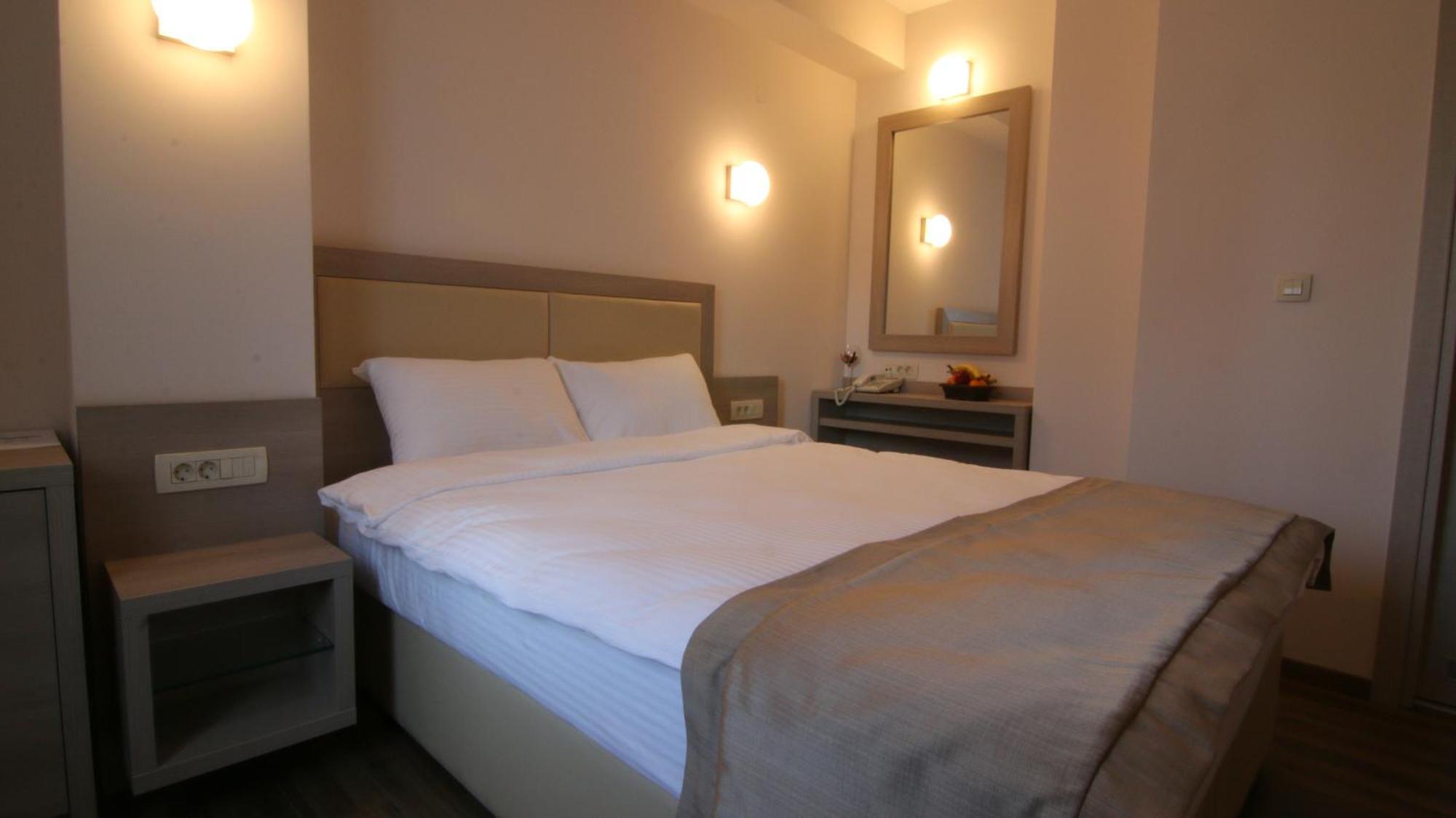 Hotel Vlaho Skopje Quarto foto